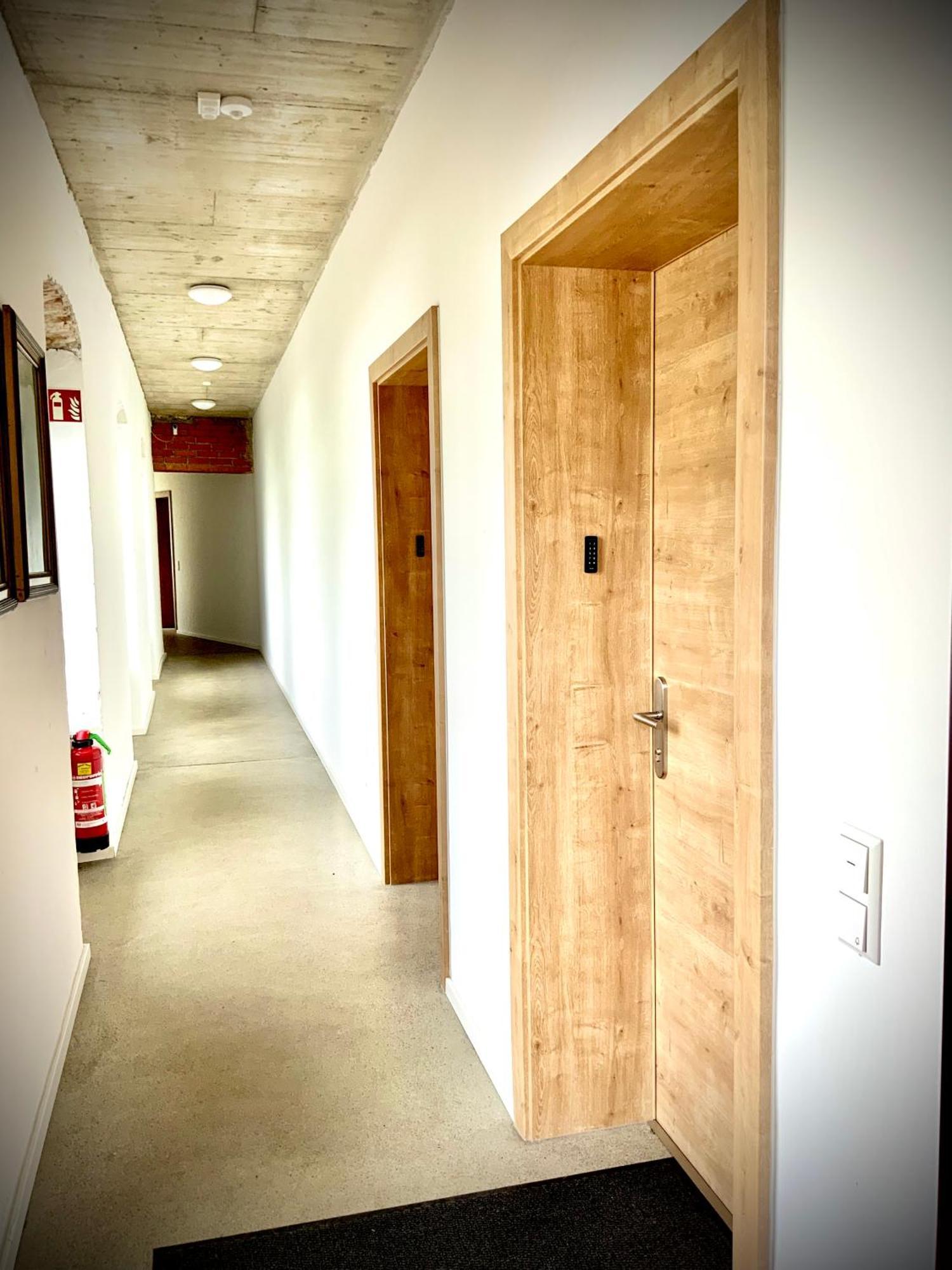 Ferienwohnung Waterfront - Urbane Eleganz Am Bachufer Villach Exterior foto